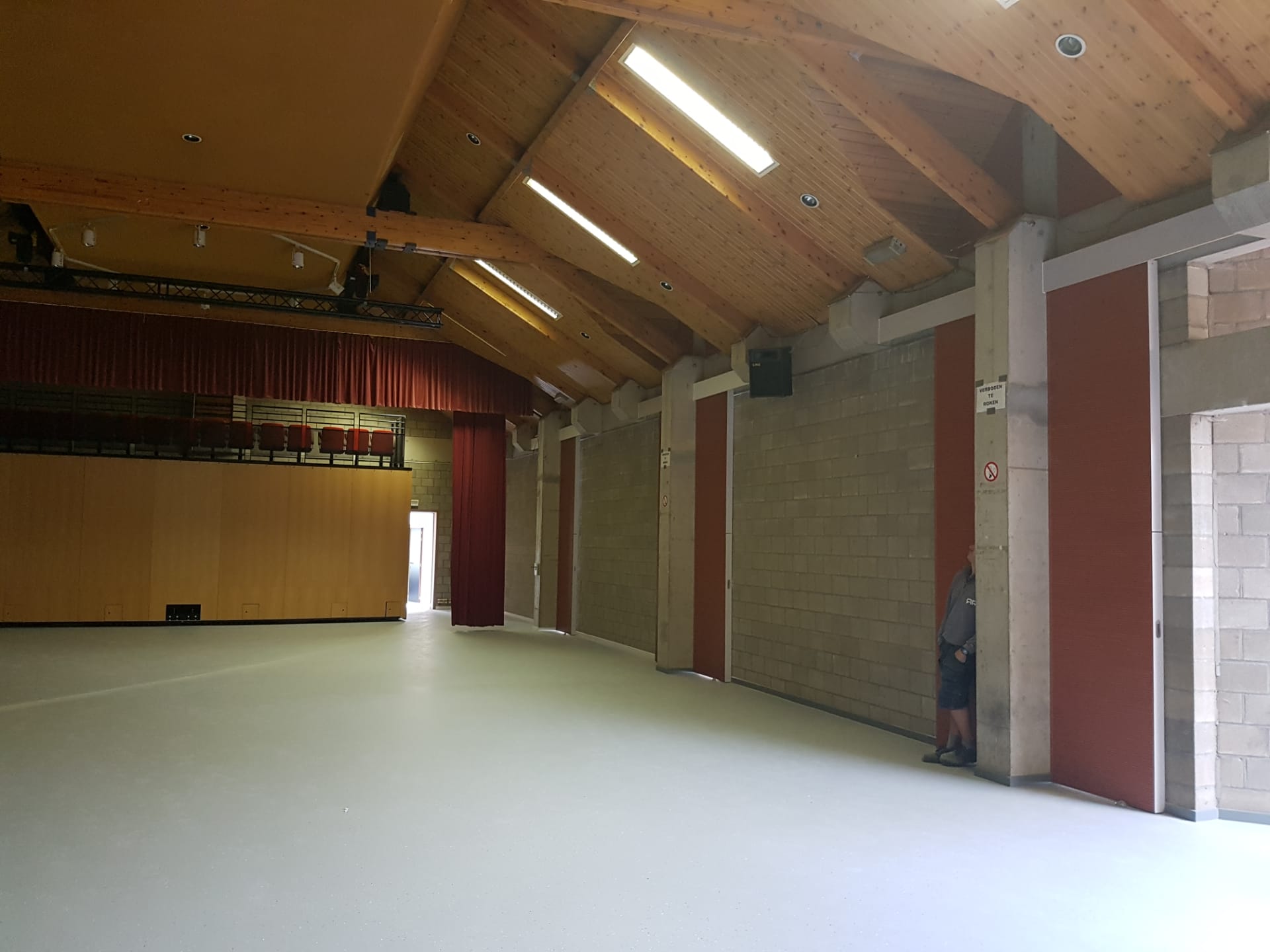 Acoustische luiken theaterzaal Nieuwrode - Vrago Interieur